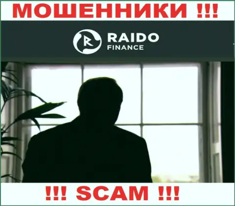На интернет-портале RaidoFinance не указаны их руководители - мошенники без последствий прикарманивают деньги